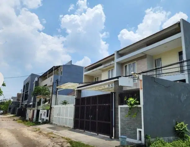 Dijual Rumah Dua Lantai Murah di Wiyung Surabaya Barat