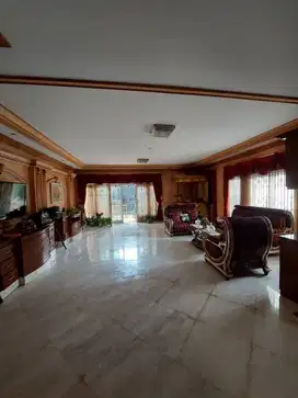 dijual rumah hook ex artis di legenda wisata cibubur