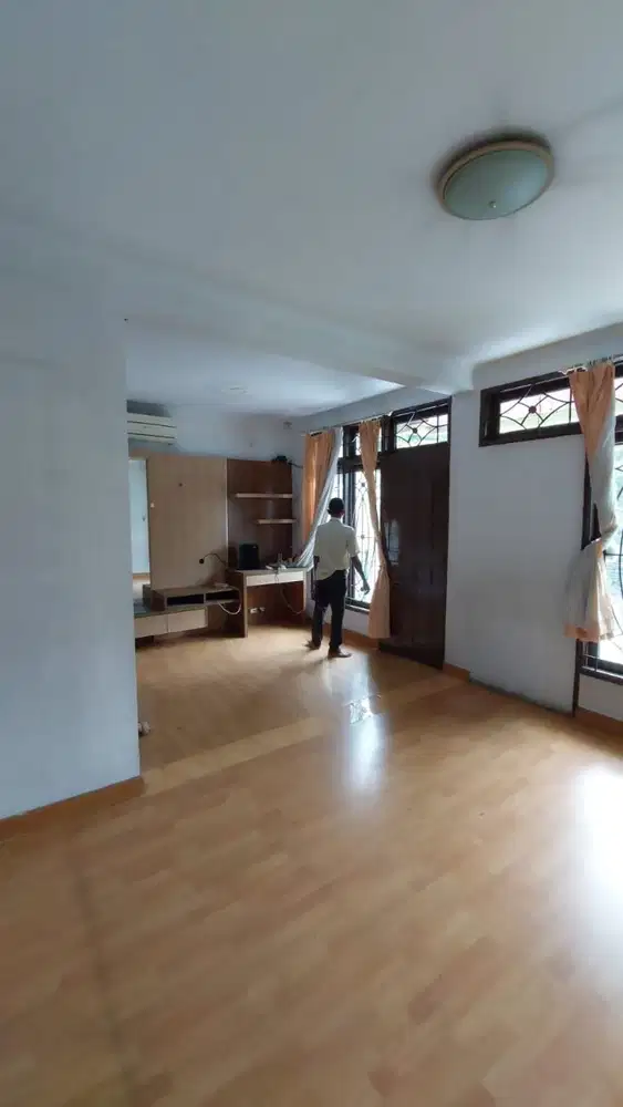 Rumah Murah 3,5Lantai SHM Taman Palem Lestari Cengkareng Jakarta Barat