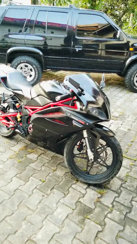 Megelli RV 250CC Tahun 2011