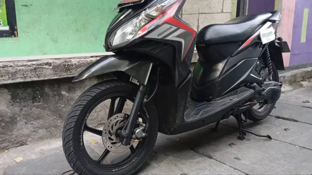 Honda Vario 110 (2011) & Supra X 100 (2000)