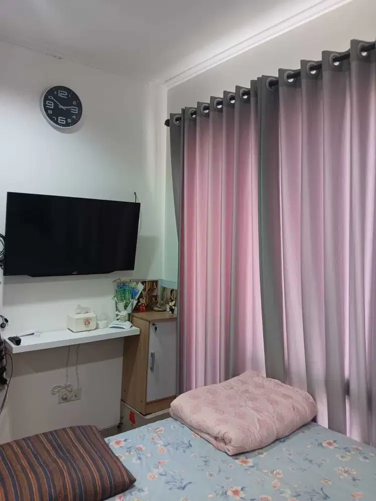 Dijual rumah 2 lt 4,5 x 10 m2 di Pik 2 cluster Virginia full furniture