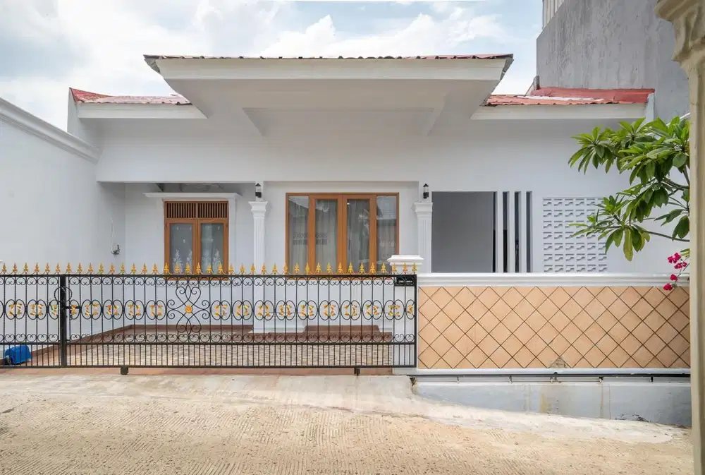 Rumah mewah strategis di Tole Iskandar Depok