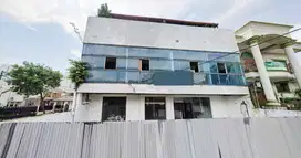 Rumah Strategis 3 Lantai di Kemanggisan Raya, Jakarta Barat, 700 m²