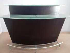 Meja bar kaca seperempat lingkaran