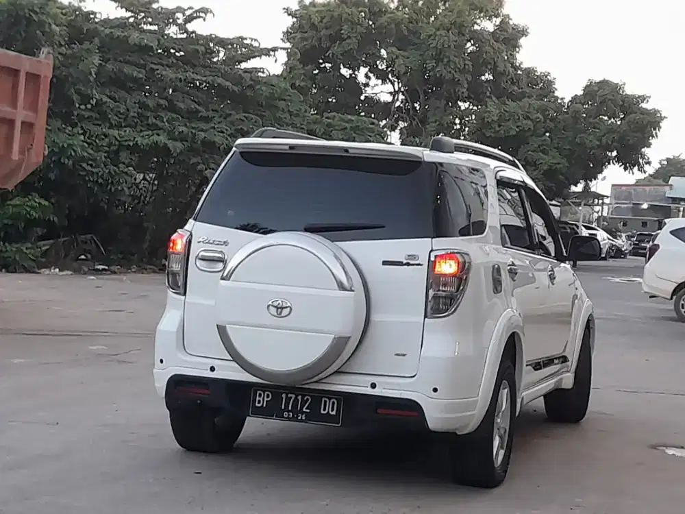 TOYOTA RUSH TRD SPORTIFO AUTOMETIC PAJAK HIDUP STNK BPKB LENGKAP