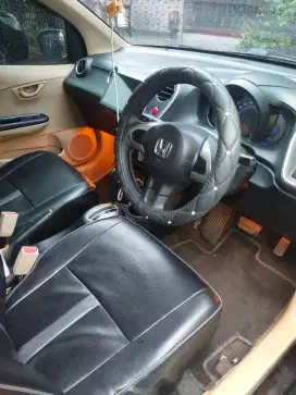 Mobilio matic hitam