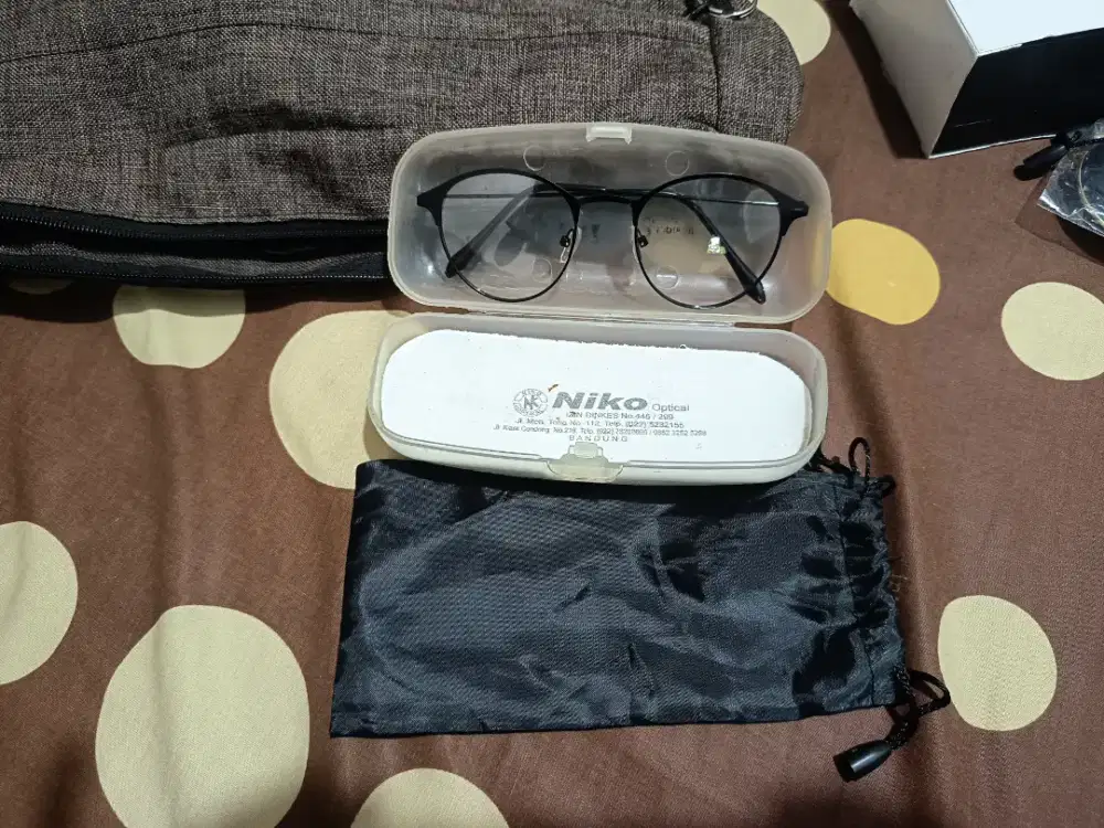 kacamata photochromic dan hitam