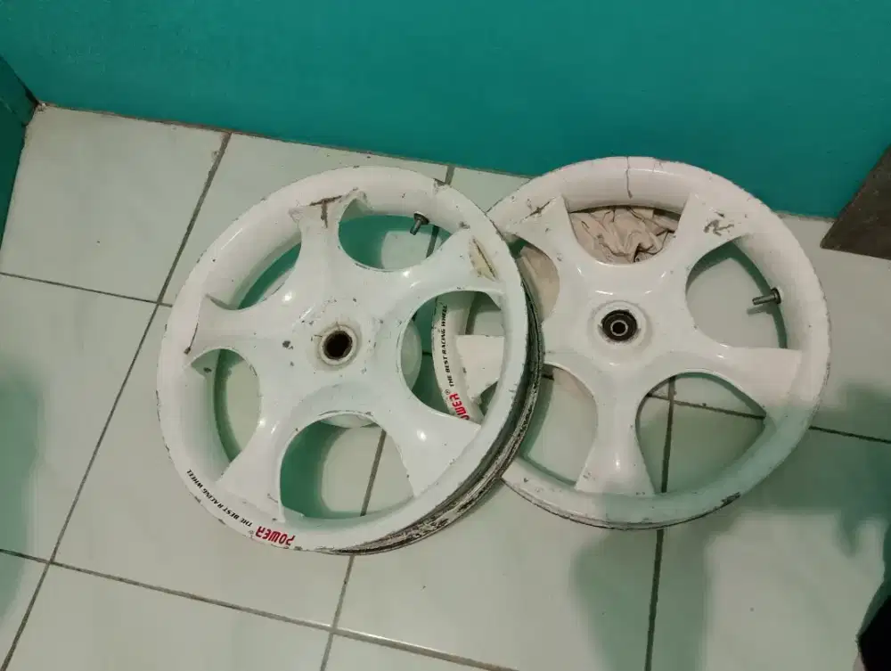 Velg motor bekas