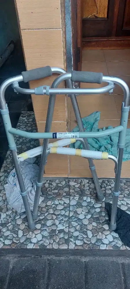 Alat Bantu Jalan Walker Merk Onemed