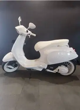 Dijual Cepat Vespa Justin Bieber (For Sale Brand New)