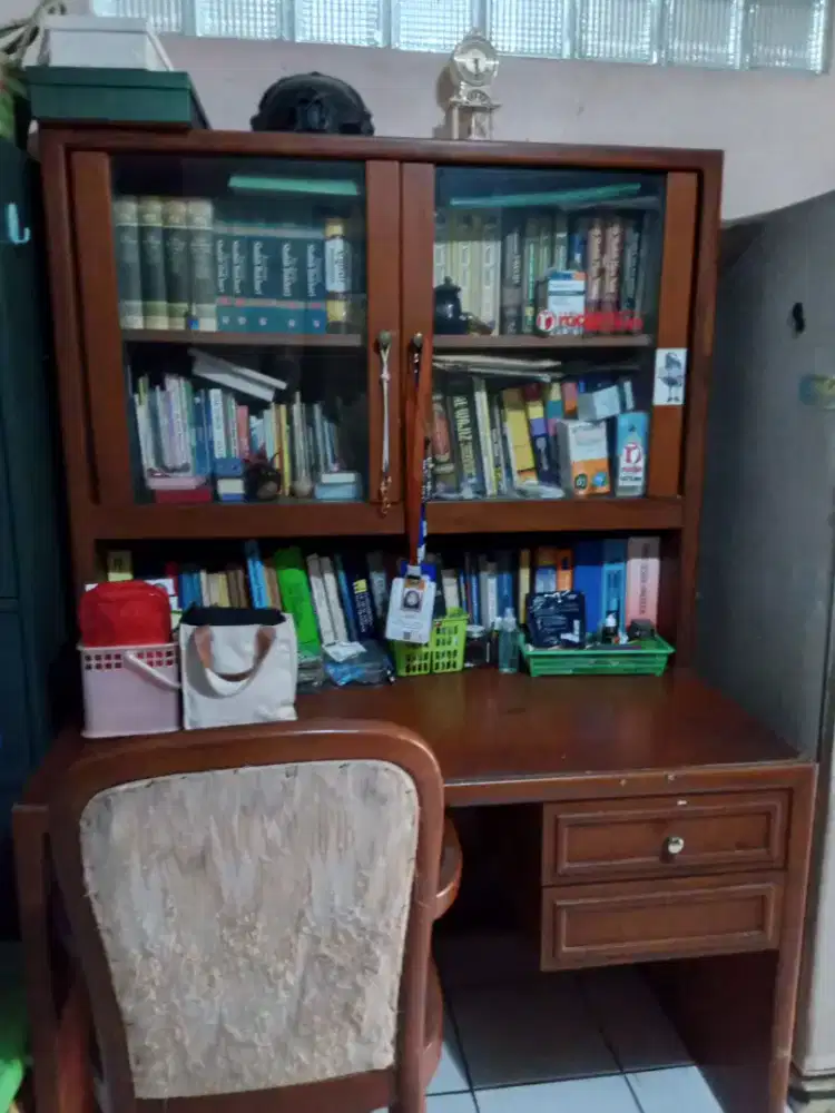 Di Jual Tempat Tidur, Lemari Pakaian, Meja Rias dll. BSD Tangsel