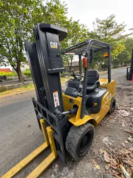 READY CATERPILLAR 3 TON MAST TRILIFT BERGARANSI MESIN SIAP KERJA