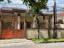 Rumah Mewah Terawat Surabaya Barat dekat Pusat RAYA SUKOMANUNGGAL