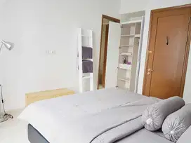 Sewa Condo 3+1 BR Luxury Furnished Pool View Taman Anggrek Residences