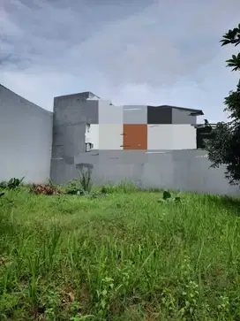 Dijual kavling hoek seluas 330m2 di Villa Melati Mas, Serpong