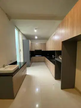 Rumah Semi Furnished, Bagus dan Strategis, Pakuwon Indah, SBY PAKUWON INDAH 5 M an , Luas 200m2