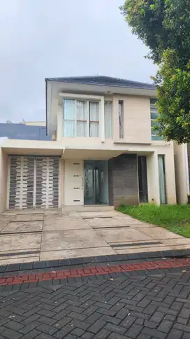 Rumah Bagus & Furnished, Strategis di Pakuwon Indah, SBY For Sale