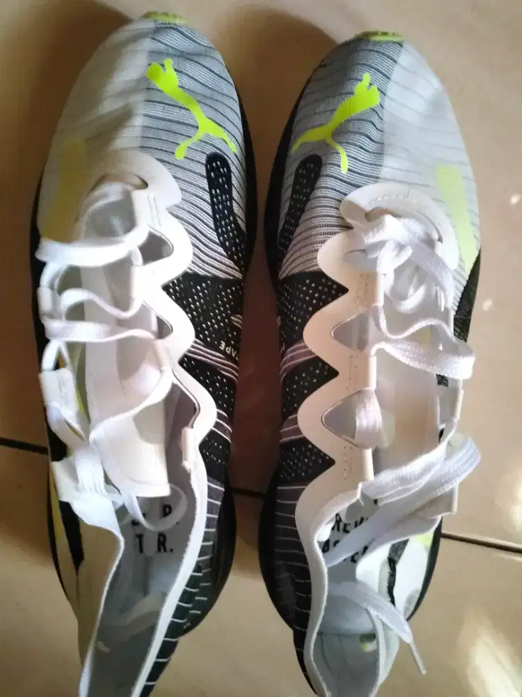 Sepatu olahraga lari Puma