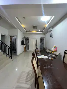 Dijual Rumah 2 Lantai Full Bangunan di Metro Permata 1, Tangerang.