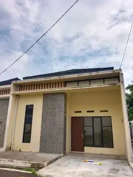 Rumah 1 lantai tipe 9,6 x 10 posisi hook suasana sejuk dan strategis
