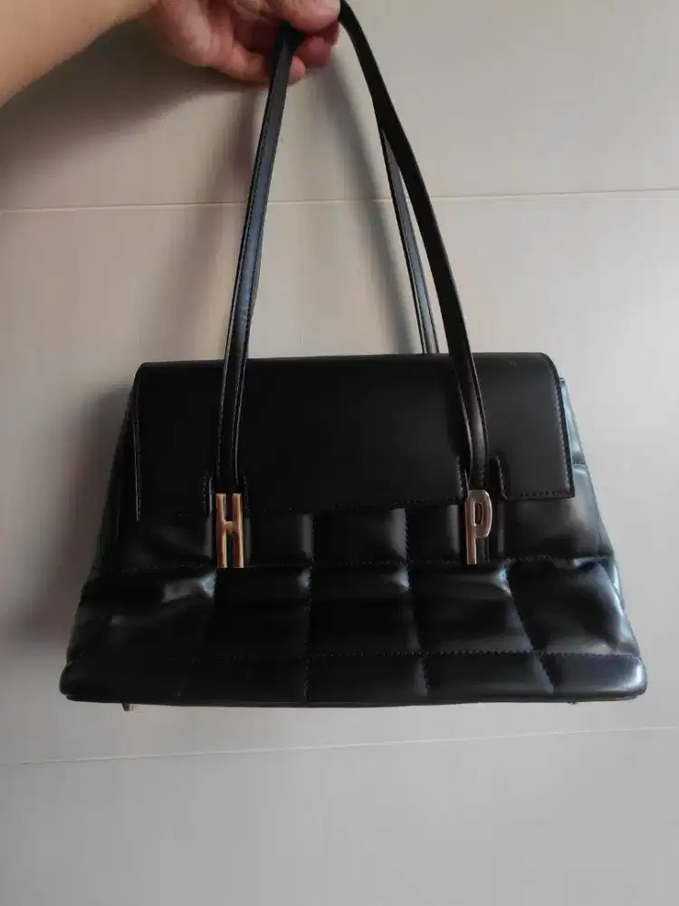 Tas Hus pupies Warna hitam ori