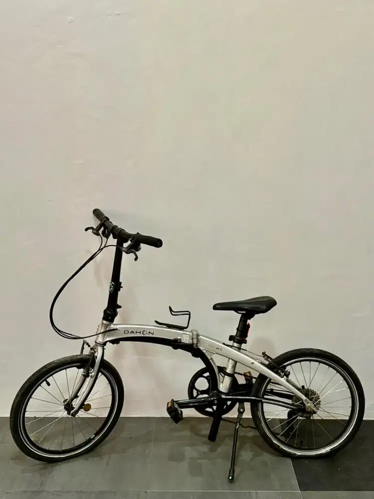 Sepeda Lipat Dahon Vigor D9 warna silver