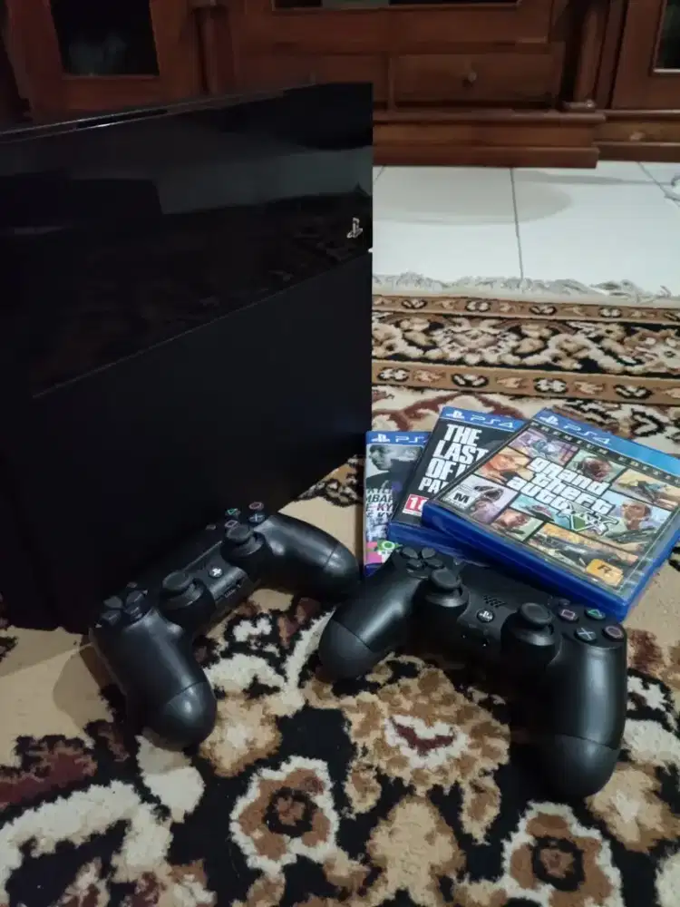 Jual PS4 FAT 500GB bekas pemakaian pribadi