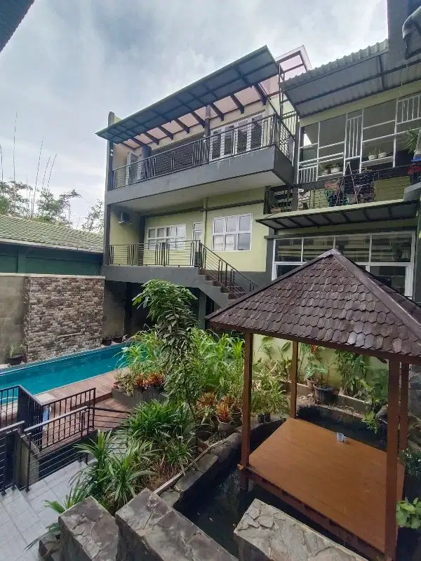 Dijual rumah/kantor /mess dalam kota