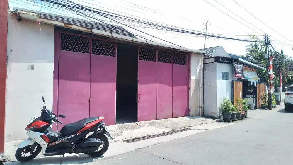 Dijual rumah bisad jadikan tempat usaha /kantor