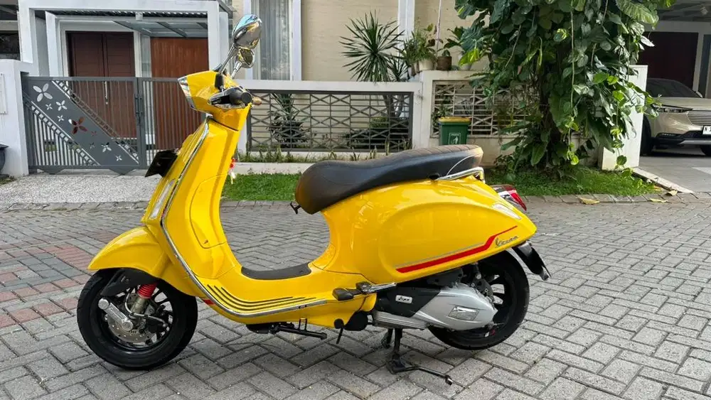 Vespa Sprint S kuning ABS
