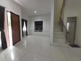 DIJUAL RUMAH 3 LANTAI FURNISH CITRA 5 JAKARTA
