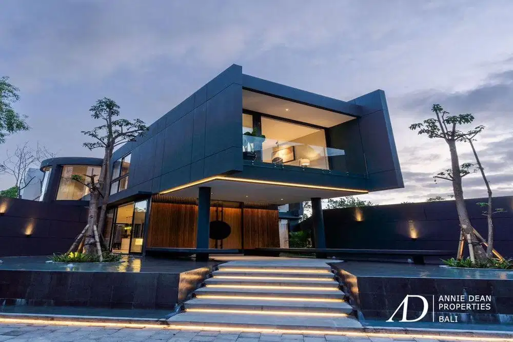 FREEHOLD/LEASEHOLD 5-BED ROOMS VILLA SUPER MODERN ARCHITECTURE