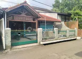 Rumah Lama Lokasi Strategis Arcamanik Belakang Griya