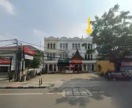 Disewakan  Ruko 3,5 Lantai di  Jl. Pemuda, Rawamangun Jakarta Timur