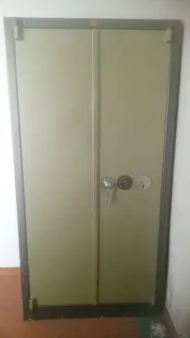 Brankas bekas 2 pintu