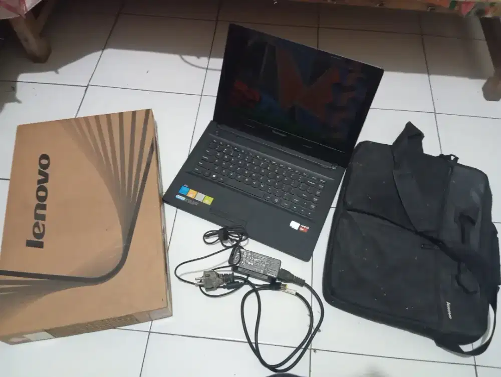 LAPTOP LENOVO (AMD A8 G-40)