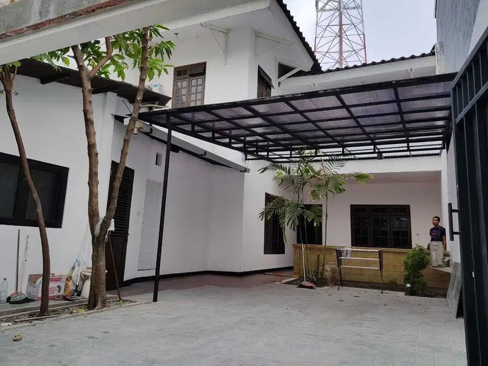 Rumah Bagus murah Simpang darmo Permai Selatan  dekat pakuwon mall