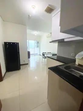 Sewa Condominium Greenbay Pluit 1 BR Semi Furnished View Kota + 2 AC