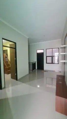 Dijual Rumah 2 Lantai Semi Furnish Siap Huni Berlokasi Strategis, Cinere