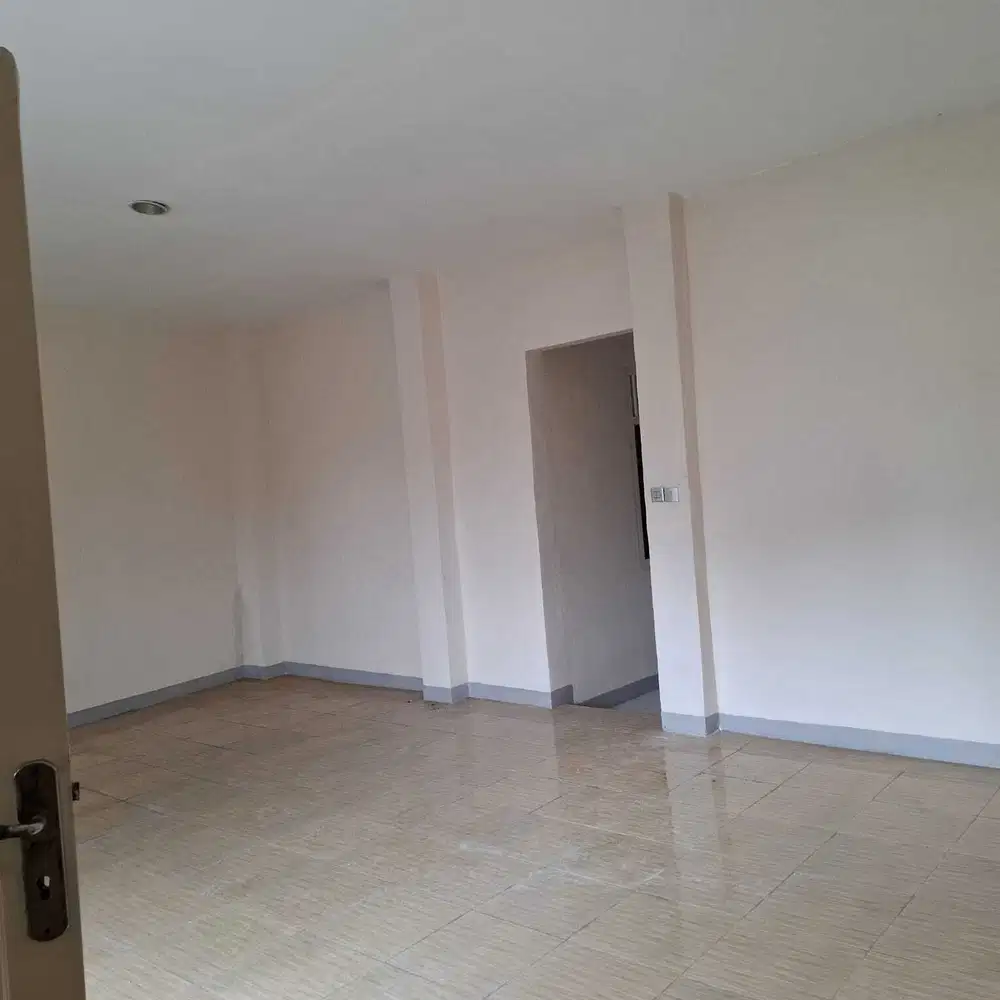 DIJUAL RUMAH BAGUS 2 LANTAI DI TAMAN SURYA 2