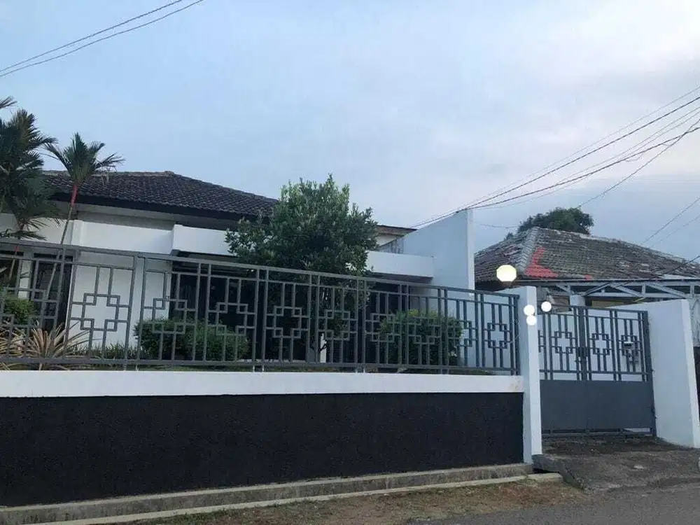 Dijual rumah luas di kesehatan bintaro jakarta selatan.