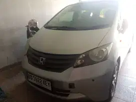 HONDA FREED 2009