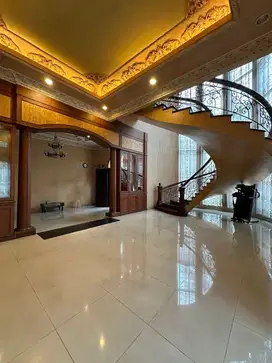 Dijual Villa Hook Mewah Bagus dan Luxe di Komplek Cemara Asri