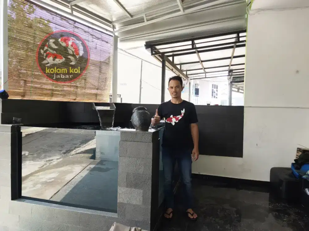 Kolam koi kujaku