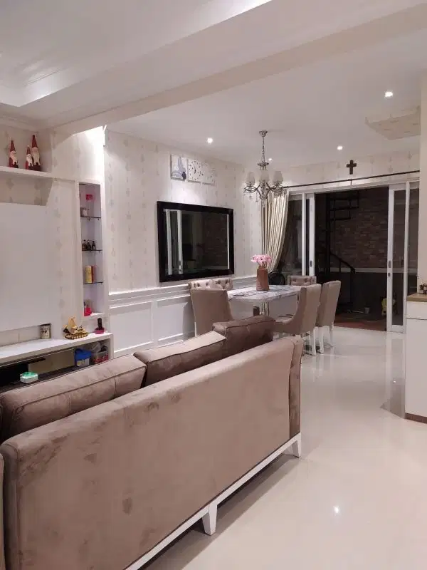 Rumah Cantik Rapi full Renov siap huni di Casa Jardin
