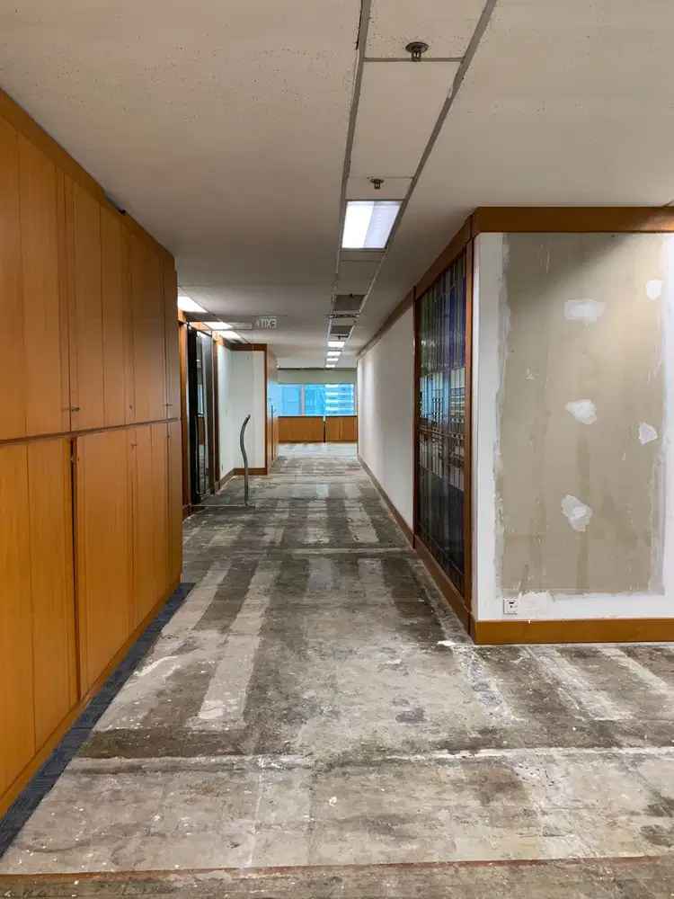 SEWA KANTOR DI JAKARTA SELATAN SUDIRMAN 1207M2 BARE 190K NEGO