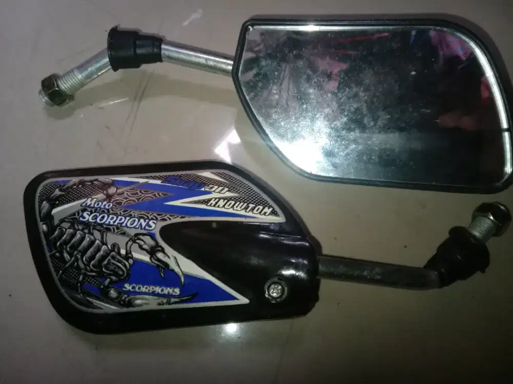 Kaca spion motor