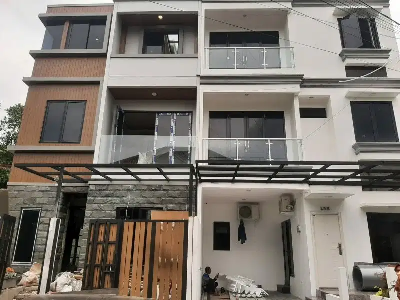 Dijual Murah Rumah 3 Lantai di Cempaka Putih