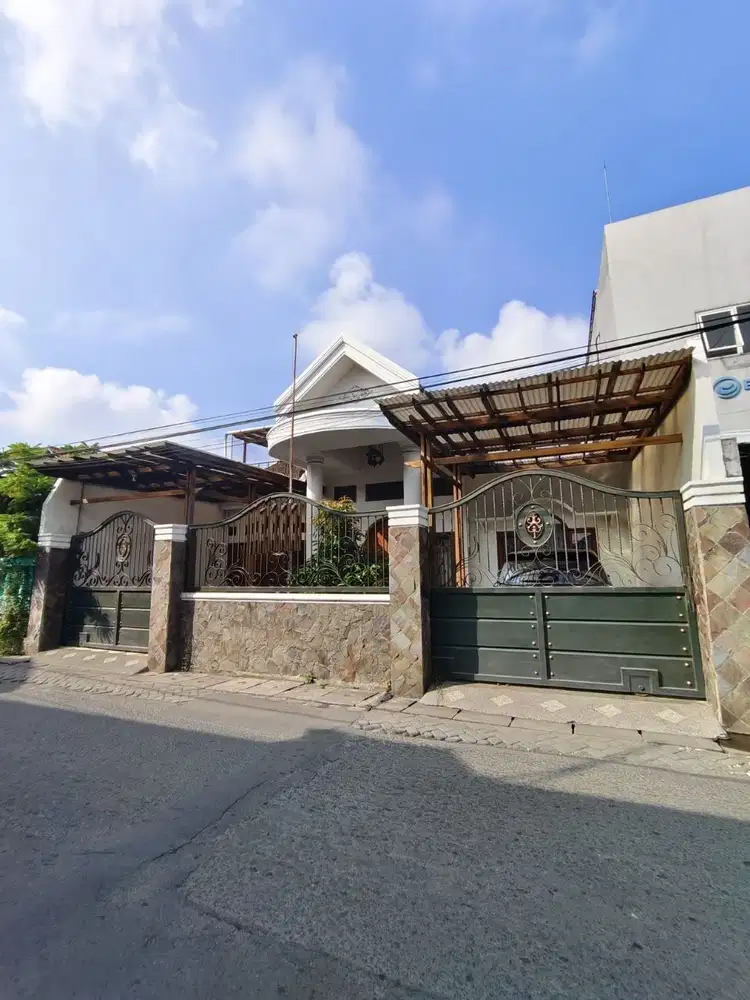 Rumah 2 Lantai Bagus Terawat Siap Huni Strategis Wonokromo Surabaya